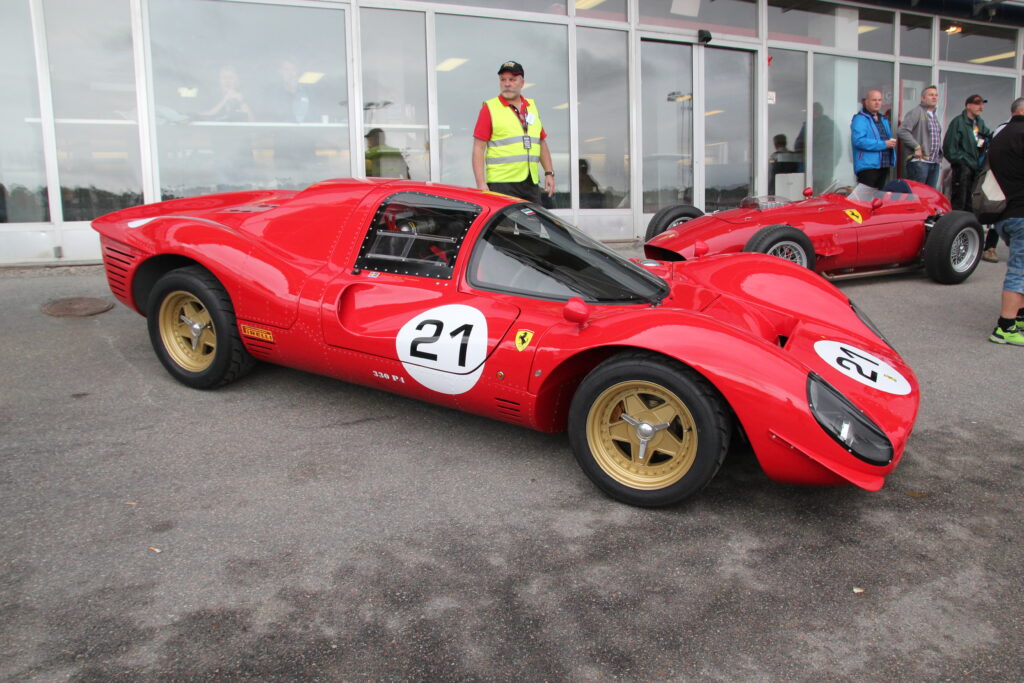 Ferrari 330 P4 och 246 Dino F1 Replikor. Foto Erik Torssell fordmustangmagazine.com 